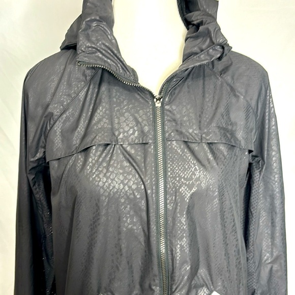 Lululemon Miss Misty II Packable Jacket
Desert Snake Embossed Black / Black - Picture 6 of 8